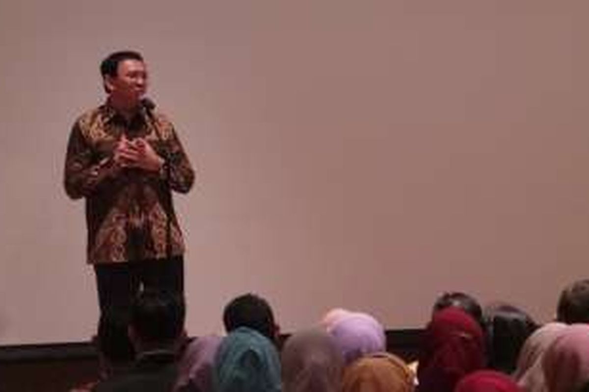 Gubernur DKI Jakarta Basuki Tjahaja Purnama saat halalbihalal dengan pegawai Dinas Kesehatan DKI Jakarta, di Kantor Dinas Kesehatan DKI Jakarta, Jakarta Pusat, Jumat (22/7/2016).