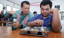 Wamen PANRB Purwadi Tinjau MBG hingga Layanan RSUD di Kota Jambi