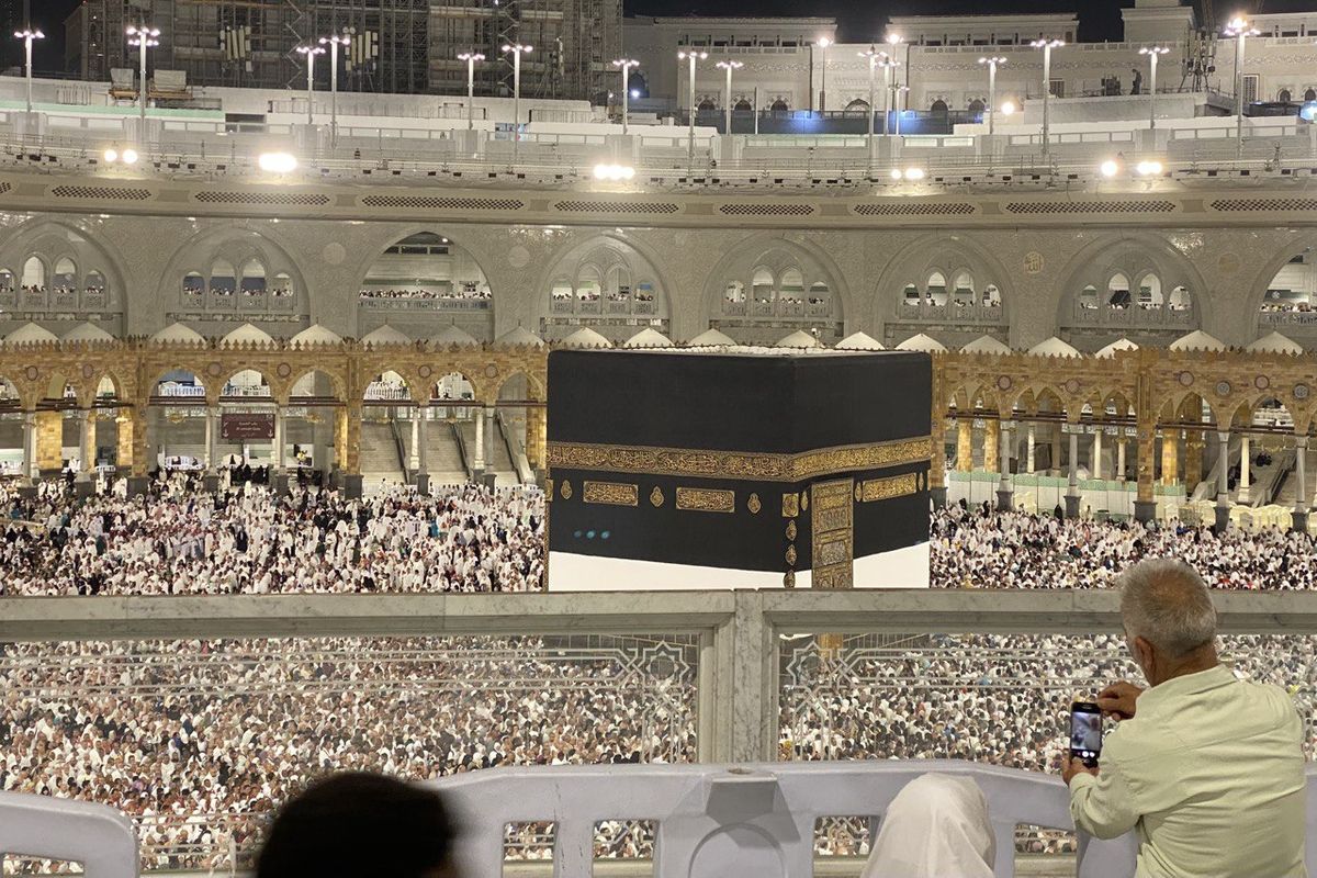 Jemaah haji beribadah di Masjidil Haram, Mekkah Al Mukarramah