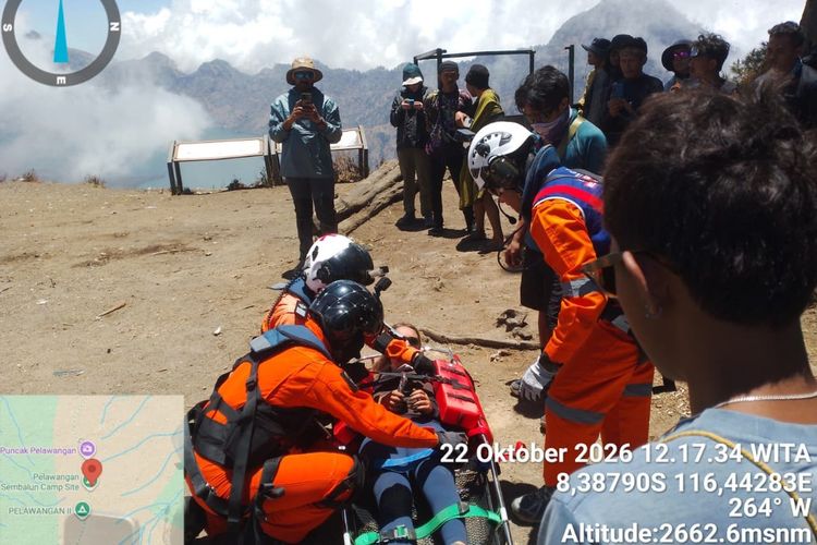 WN Belanda Cedera Kaki Saat Mendaki Rinjani, Dievakuasi Pakai Helikopter