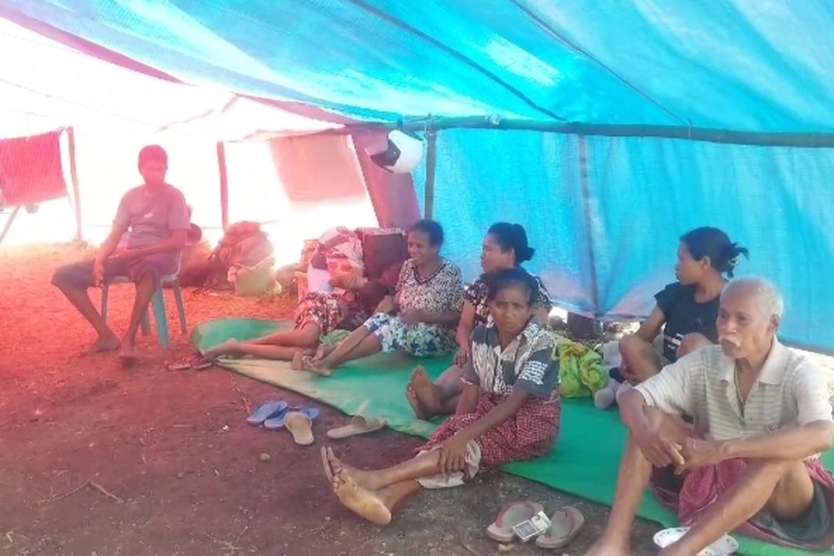 Belum Dapat Bantuan, Pengungsi Erupsi Lewotobi Bertahan Pakai Ubi dan Pisang