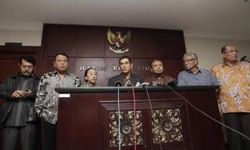Usul Pemberhentian Akil Mochtar dari MK Segera Dikirim ke Presiden