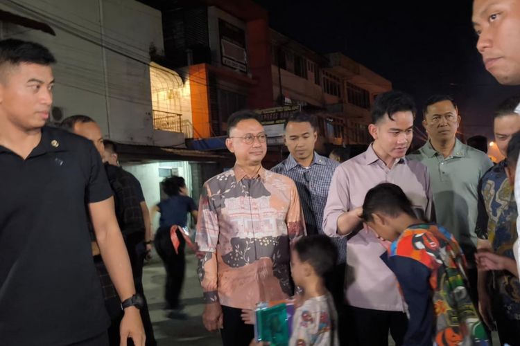 Malam-malam, Gibran Blusukan 30 Menit di Pontianak, Anak-anak Teriakan 