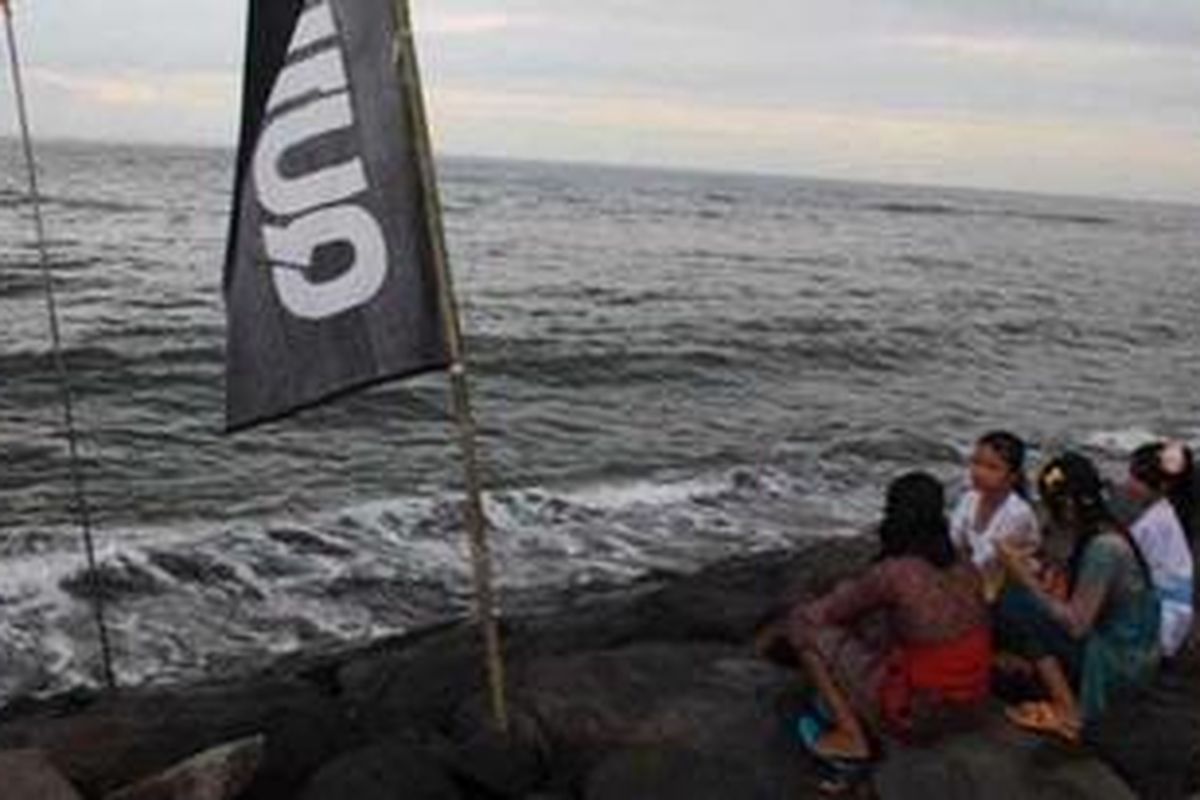 Pantai Lebih di Gianyar, Bali.