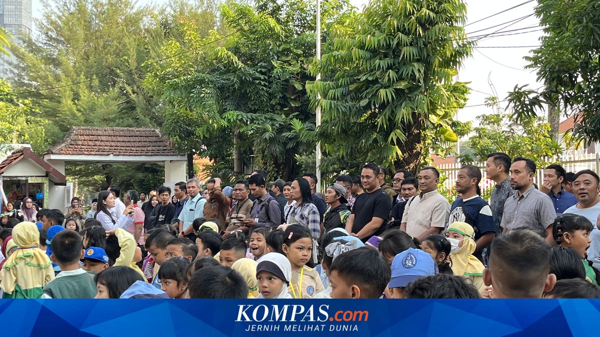 Barisan Ayah Antarkan Anak MPLS di Surabaya, Rela Izin Kerja Setengah Hari