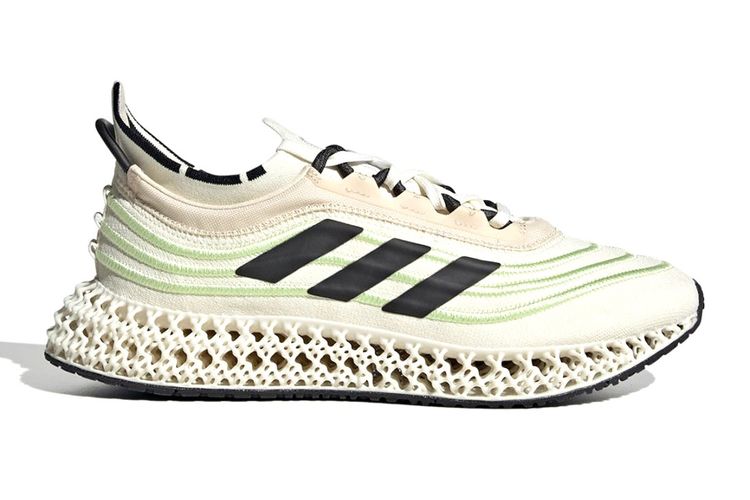 The three stripes menghadirkan Adidas 4DFWD sebagai sepatu berkelanjutan yang merupakan hasil kerja sama dengan Parley for the Oceans.