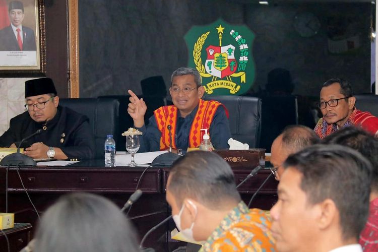 Sekretaris Daerah Kota Medan Wiriya Alrahman memimpin rapat rekayasa lalu lintas di wilayah inti Kota Medan.