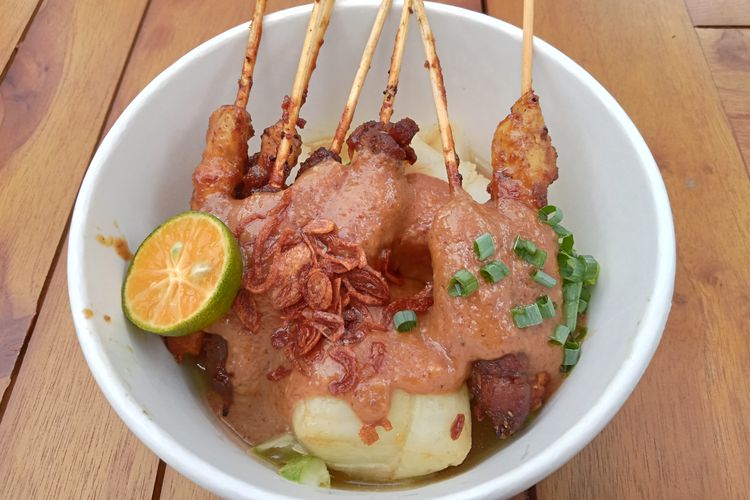 Sajian sate kuah Pontianak, salah satu kuliner legendaris Pontianak di Festival Jajanan Bango 2022.