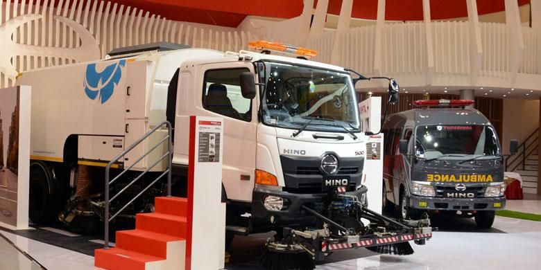 Hino Ranger FG 235 JJ Road Sweeper dan Hino Dutro 110 SDB Ambulans