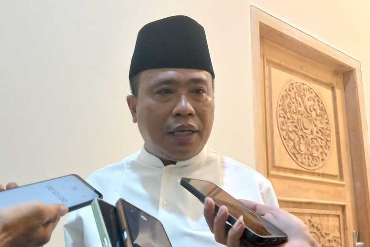Kepala Kantor Wilayah Kementerian Agama NTB, Zamroni Aziz ditemui media, Jumat (1/3/2024).