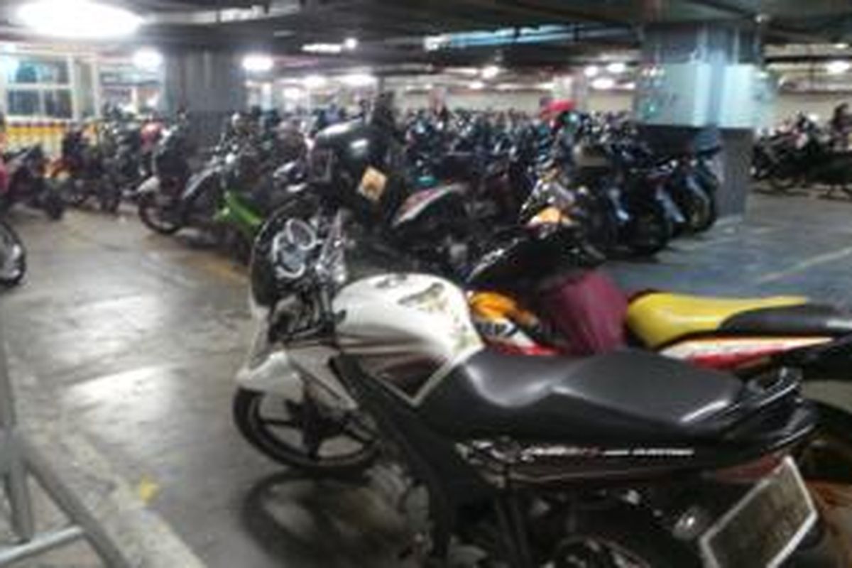 Salah satu lokasi parkir di Grand Indonesia, Jakarta Pusat. Selasa (25/11/2014).