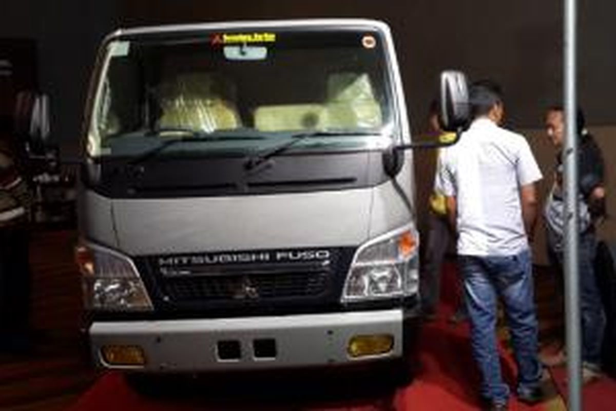 Salah satu produk kendaraan komersial KTB di Truck Campaign, Medan, 2014.