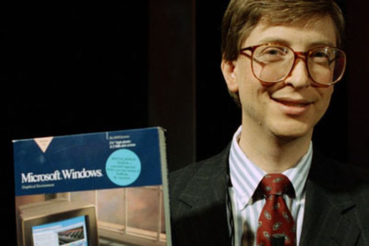 In 1987, Bill Gates net worth reached 1.25 billion US dollars.