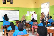 Beri Semangat ke Siswa, Jokowi Janji Kirim Kendaraan Listrik ke SMKN 2 Bengkulu Tengah