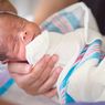 14 Cara Memandikan Bayi Prematur yang Aman 