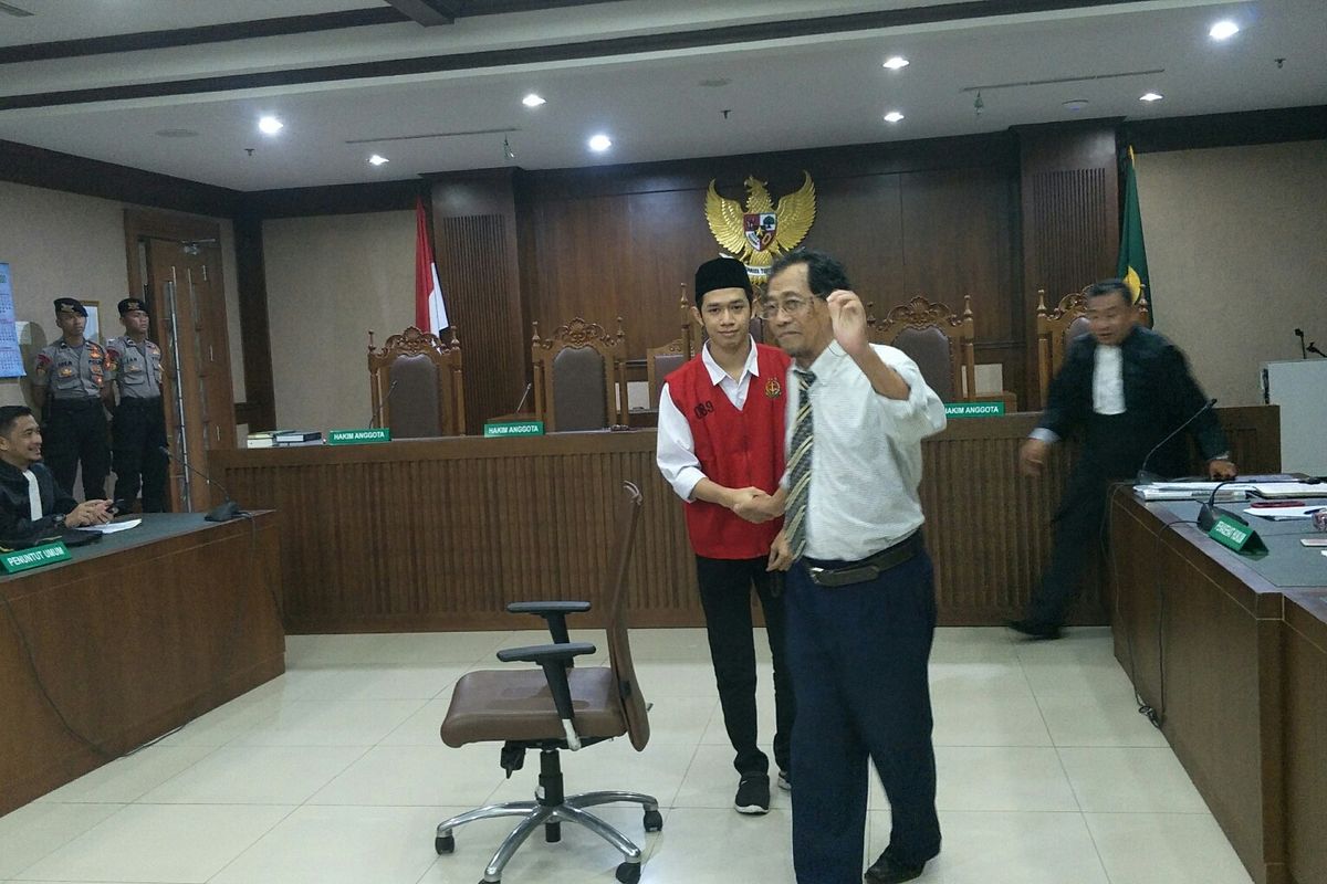 Sri Bintang bersama Lutfi Alfiandi di PN Jakpus, Rabu (29/1/2020).