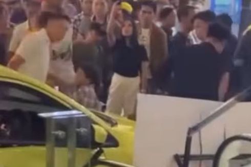 Mobil Brio Seruduk Pengunjung di Mall Paragon Semarang, Baru Berhenti Setelah Tabrak Eskalator