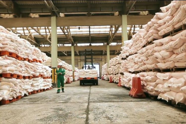 Ilustrasi ruang penyimpanan pupuk subsidi.