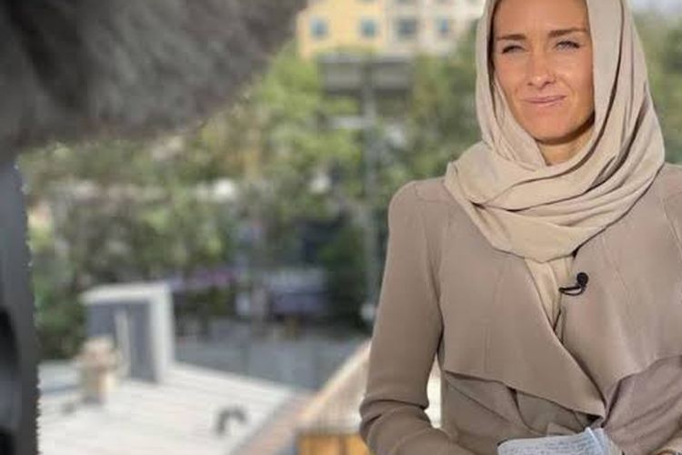 Charlotte Bellis, jurnalis Selandia Baru yang terdampar di Afghanistan.