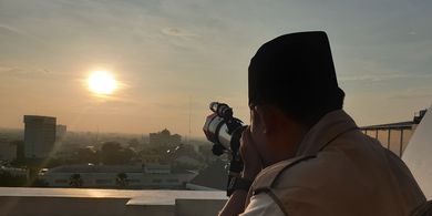 2 Metode Penentuan Awal Puasa Ramadhan di Indonesia: Rukyatul Hilal dan Hisab Hakiki Wujudul Hilal