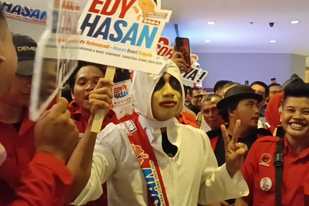 Tim pendukung calon gubernur Sumatera Utara nomor urut dua, Edy Rahmayadi dan Hasan di Hotel Grand Mercure, Kota Medan pada Rabu (30/10/2024). 