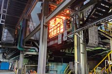 Pabrik Botol Kaca di Cakung Terbakar, Api Membumbung Tinggi dari Ruang Produksi