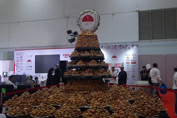 Rekor Tumpeng dari 16.000 Perkedel di ICA Chef Expo 2023 