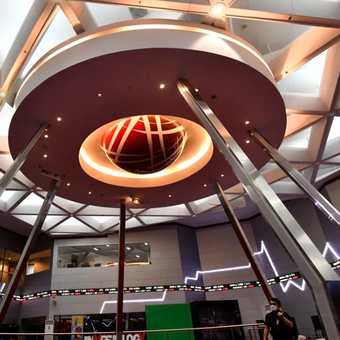 Indeks Harga Saham Gabungan (IHSG). Indeks Harga Saham Gabungan (IHSG) ditutup menguat pada perdagangan Senin (26/1/2026). IHSG naik 24,32 poin atau 0,27 persen ke level 8.975,33.