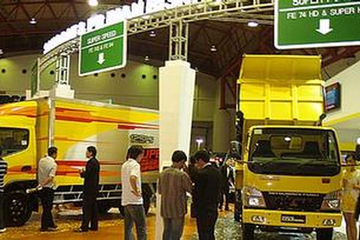 Di kategori komersial, truk 2-ton, Mitsubishi sangat dominan di Indonesia dan belum bis didekati oleh kompetitornya.