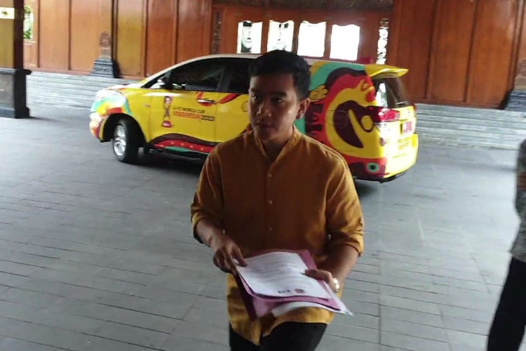 Calon wakil presiden nomor urut 2 sekaligus Wali Kota Solo Gibran Rakabuming Raka di Solo, Jawa Tengah, Selasa (2/1/2024).