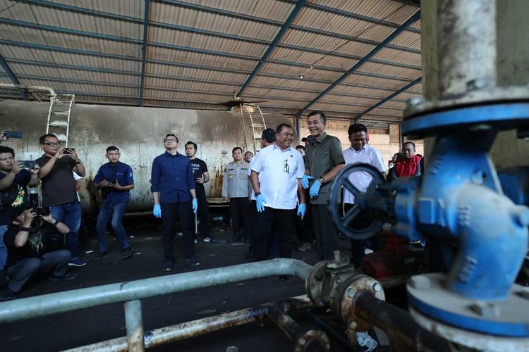 Polisi membongkar gudang penyimpanan solar ilegal di Kota Pasuruan