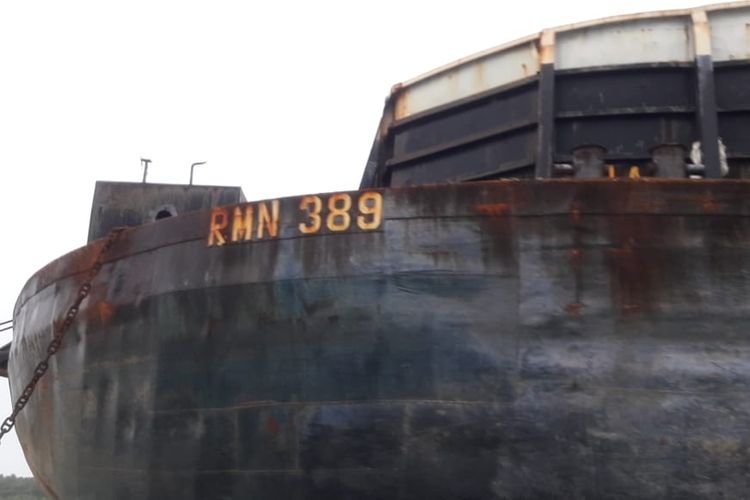 Tongkang yang diduga hilang di laut Masalembu Sumenep, Senin (26/12/2022). 