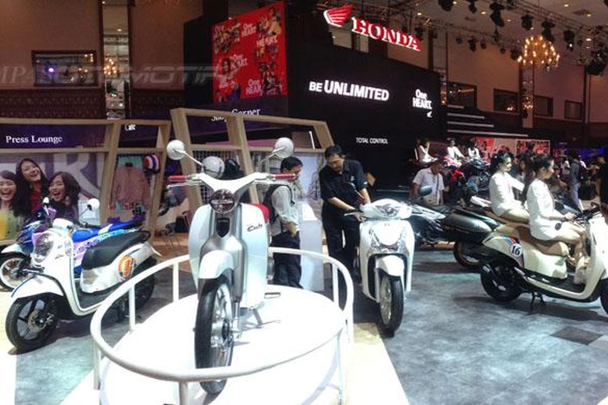 Booth Honda di IMOS 2016.