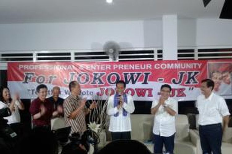 Bakal calon presiden Joko Widodo saat menghadiri acara deklarasi dukungan dari professional and enterpreuner community terhadap pasangan Jokowi-JK, di Menteng, Jakarta, Jumat (30/5/2014)