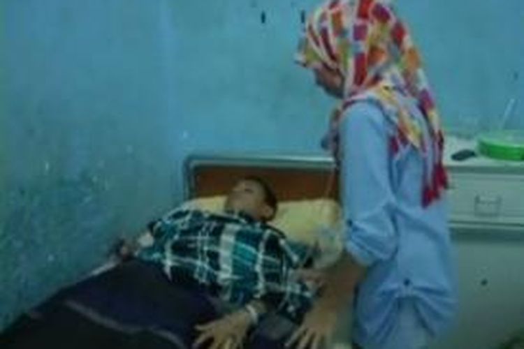 Seorang siswa di Polewali mandar terbaring di rumah sakit uum daerah Polewali mandar seteleh dikeroyok salah satu orang tua siswa  karena keberatan anaknya terlibat cekcok dnegan korban.