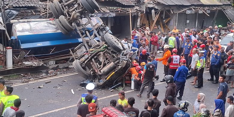 Potensi Kebakaran, Warga Justru Berebut Solar Usai Truk Kecelakaan di Kalijambe

Baca selengkapnya: 

~RKD #Solar #Kalijambe #Kecelakaan