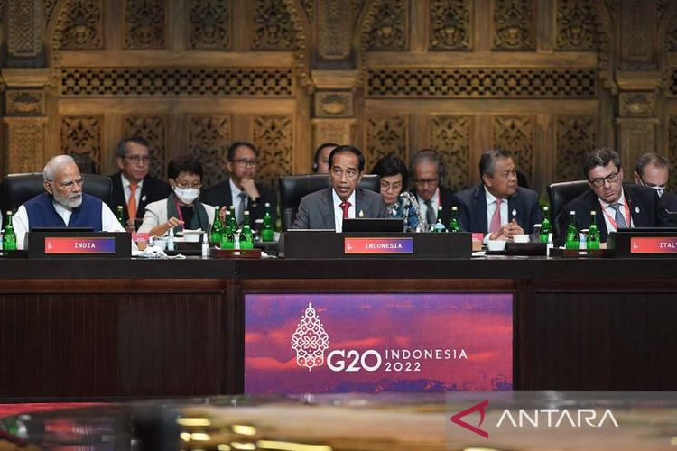 G20 Chair Indonesian President Joko Widodo (center) delivers his speech during the third session of the G20 Summit in Nusa Dua Bali on Wednesday, November 16,2022. 