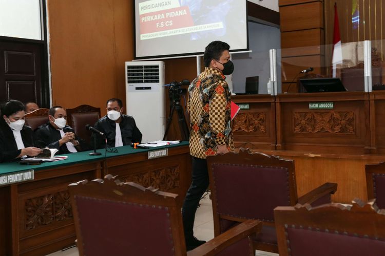 Terdakwa pembunuhan berencana terhadap Nofriansyah Yosua Hutabarat atau Brigadir J, Ferdy Sambo menjalani sidang dengan agenda pembacaan eksepsi di Pengadilan Negeri Jakarta Selatan, Senin (17/10/2022). Ferdy Sambo bersama dengan Istrinya, Putri Candrawathi, Richard Eliezer, Ricky Rizal dan Kuat Maruf didakwa melakukan pembunuhan berencana terhadap Nofriansyah Yosua Hutabarat atau Brigadir J.