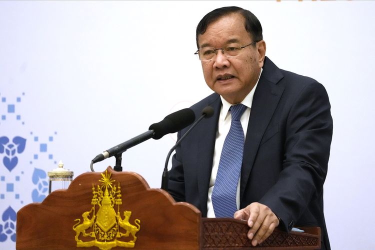Menteri Luar Negeri sekaligus utusan khusus ASEAN untuk krisis Myanmar, Prak Sokhonn, berbicara saat konferensi pers di pertemuan ke-55 Menteri Luar Negeri ASEAN (55th AMM) di Phnom Penh, Kamboja, 6 Agustus 2022.