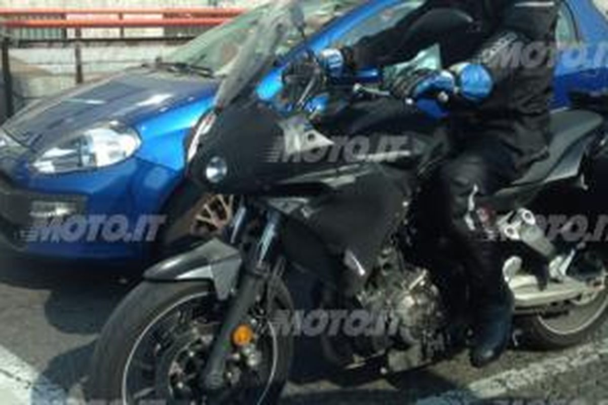 Yamaha MT-07 adventure terjepret kamera sedang dites.