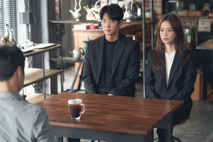 Drama Flower of Evil dibintangi Lee Joon-gi dan Moon Chae-won.