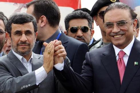 Ahmadinejad Buka Universitas Teknologi di Teheran?