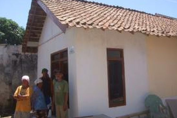 Rumah Misrani Kecamatan Wongsorejo Banyuwangi yang mendapatkan bantuan bedah rumah Jumat (20/9/2013))