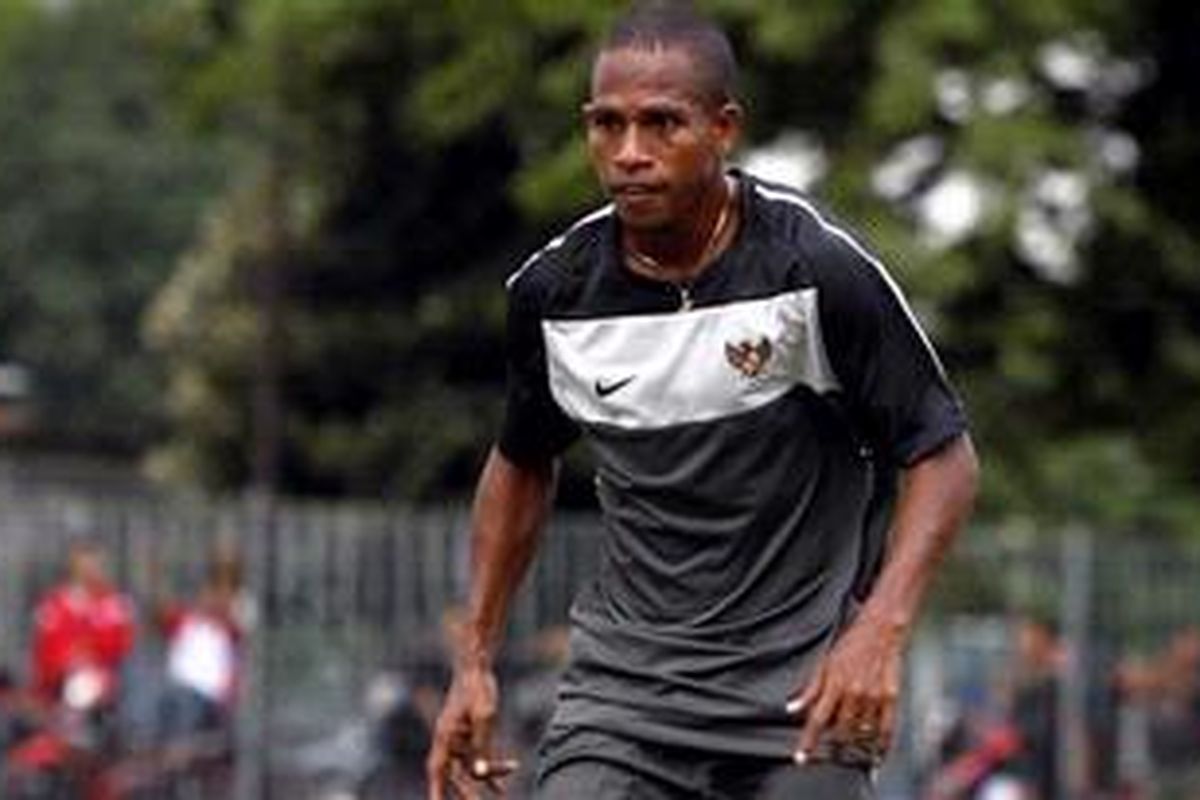 Gelandang timnas Indonesia, Oktovianus Maniani, memilih untuk kembali ke Sriwijaya FC dan meninggalkan pelatnas.
