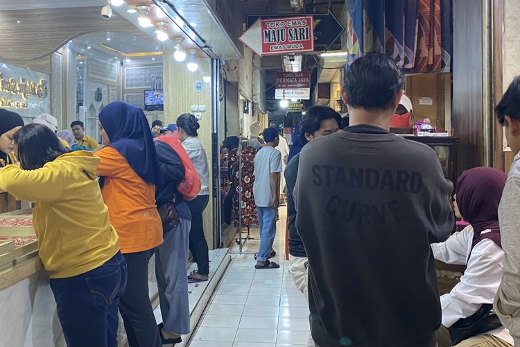 Jelang Tahun Ajaran Baru, Warga Malang Jual Emas demi Kebutuhan Sekolah