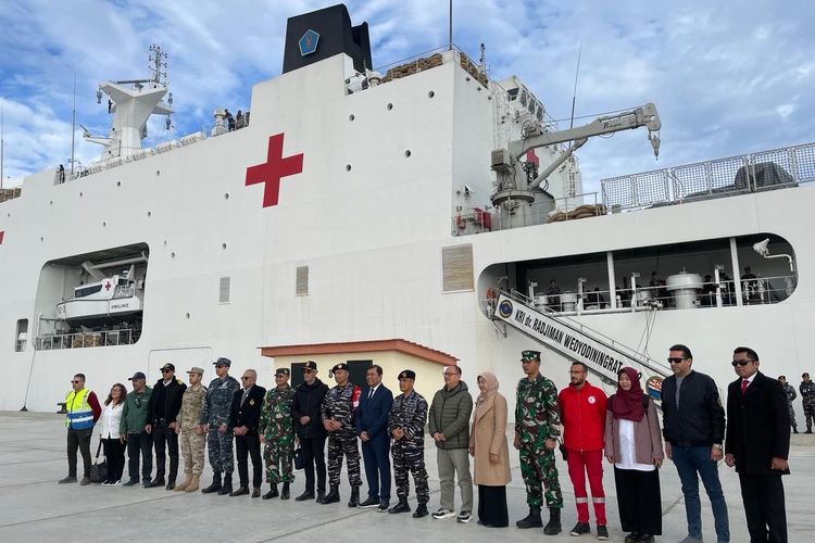 Kapal bantu rumah sakit (KBRS) milik TNI AL, KRI Radjiman Wedyodiningrat-992, yang membawa bantuan kemanusiaan, telah tiba di Pelabuhan El Arish, Mesir, Selasa (13/2/2024) waktu setempat.