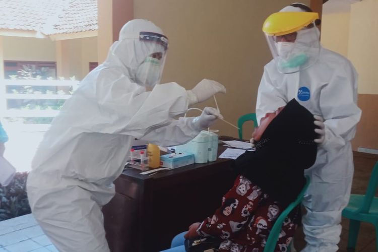 A woman is undergoing a PCR test in East Java, Indonesia on Thursday, Feb. 2, 2022. 