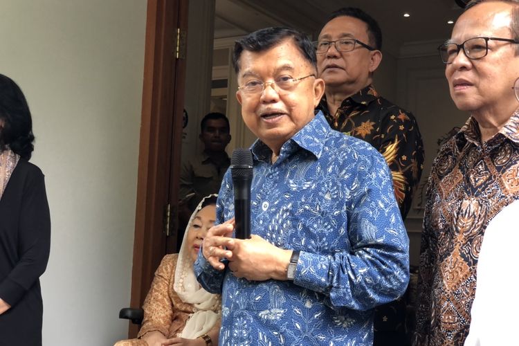 Wakil Presiden ke 10 dan 12 RI Jusuf Kalla dan sejumlah tokoh Gerakan Nurani Bangsa (GNB) di kediamannya, Jalan Brawijaya Raya No.6, Jakarta Selatan, Rabu (7/2/2024). 