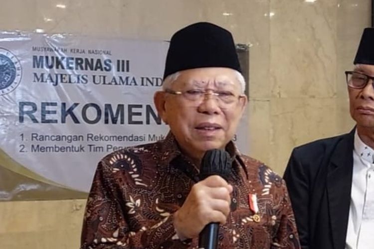 Wakil Presiden Ma'ruf Amin memberikan keterangan pers seusai pembukaan Mukernas III Majelis Ulama Indonesia di kawasan Ancol, Jakarta, Jumat (1/12/2023).