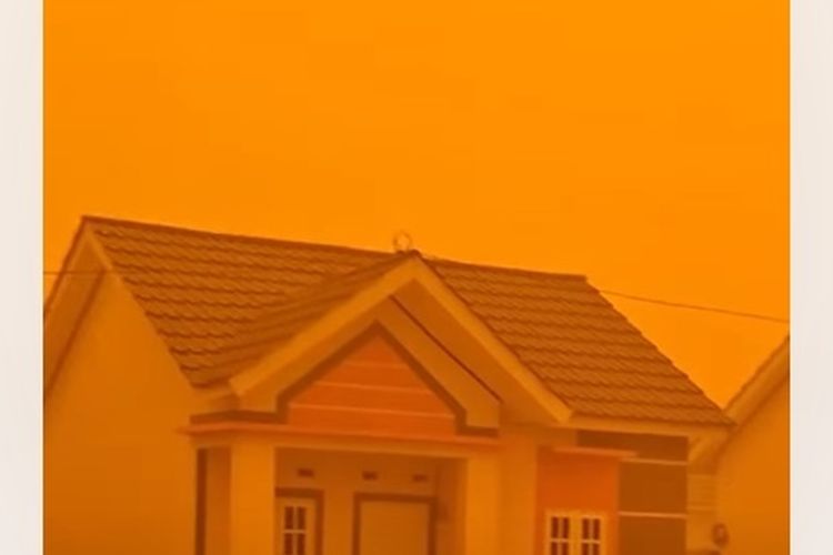Langit Kuning Kemerahan di Tengah Karhutla, Begini Penjelasan BMKG dan Ahli